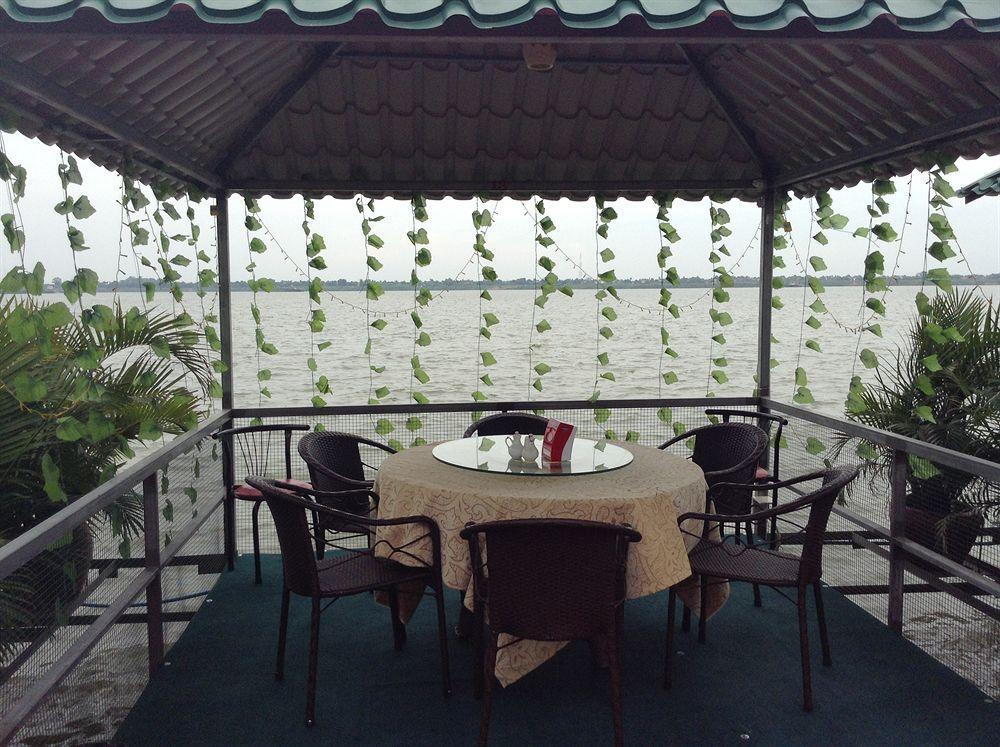 High Sky Hotel Phnom Penh Exterior foto