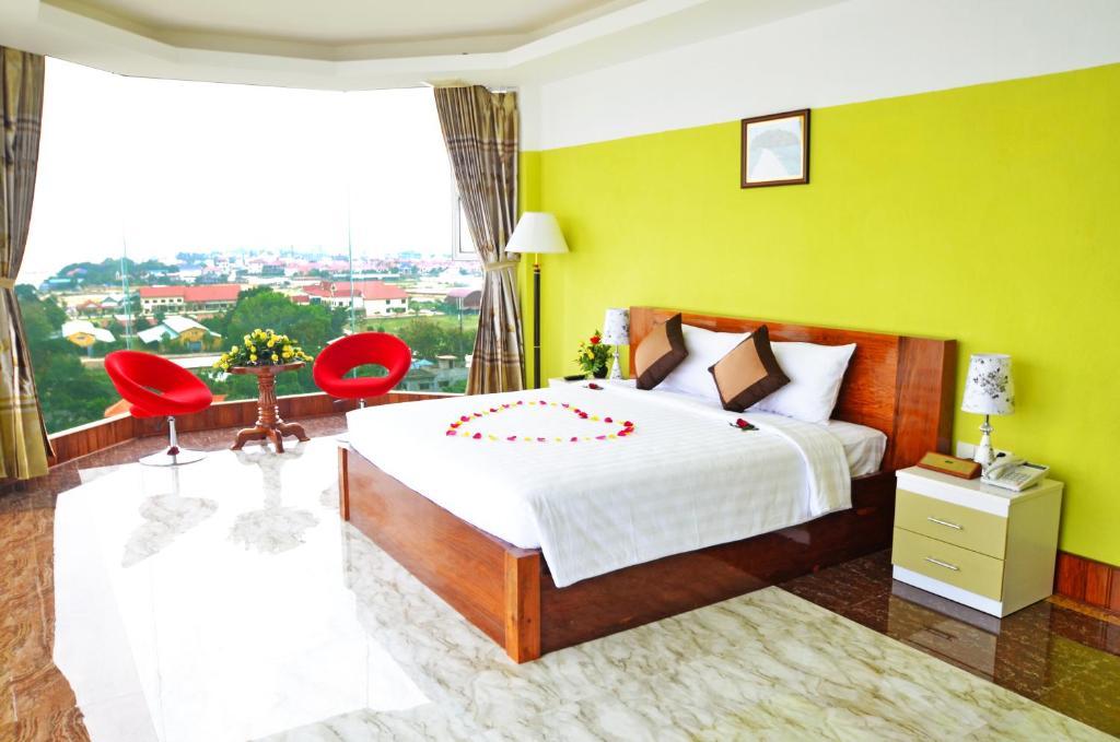 High Sky Hotel Phnom Penh Zimmer foto