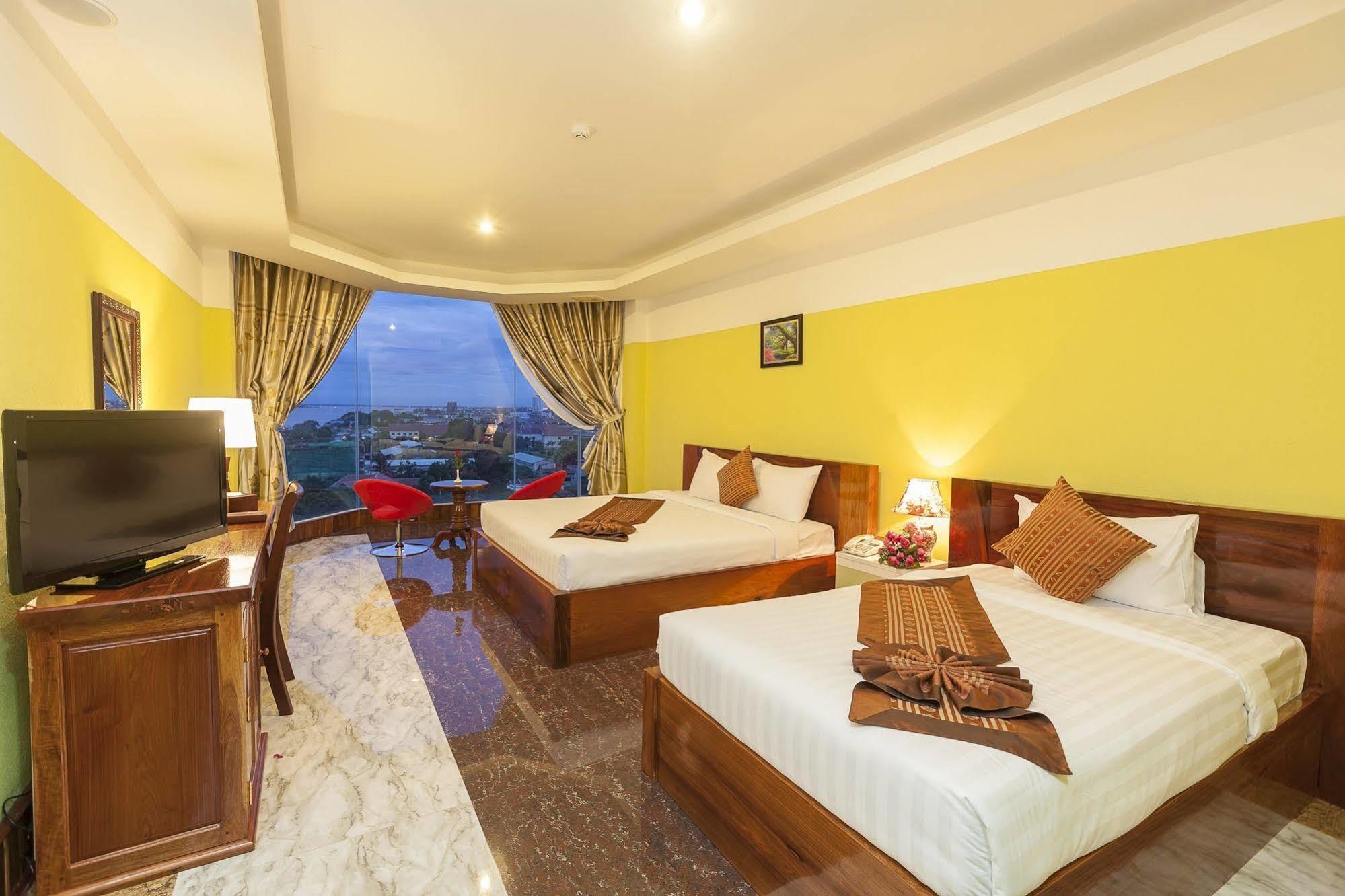High Sky Hotel Phnom Penh Exterior foto