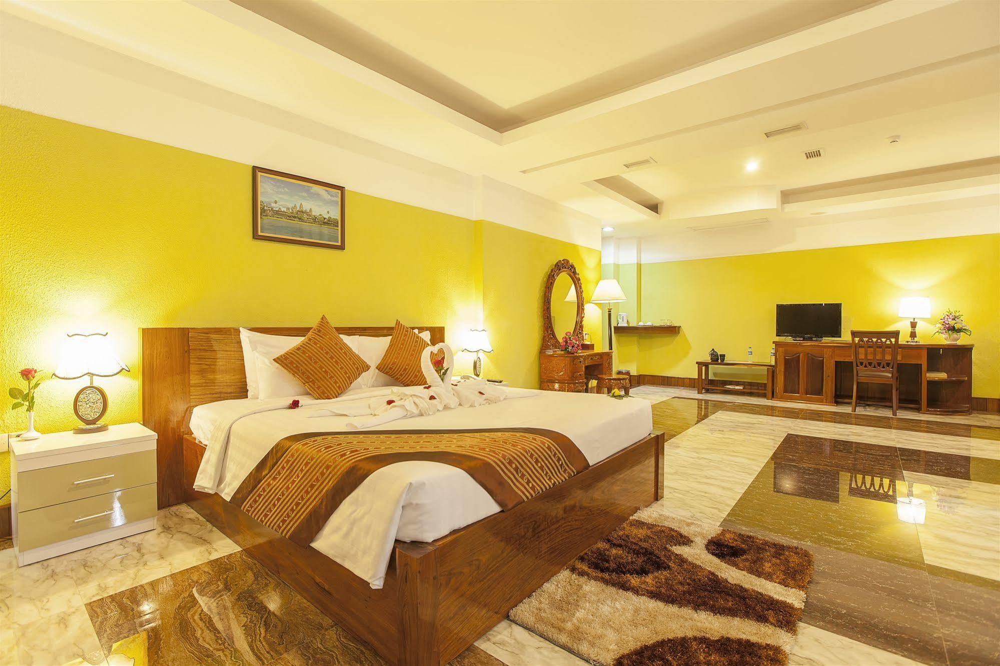 High Sky Hotel Phnom Penh Exterior foto