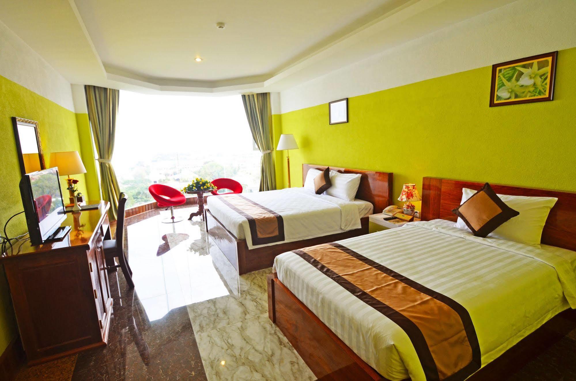 High Sky Hotel Phnom Penh Exterior foto