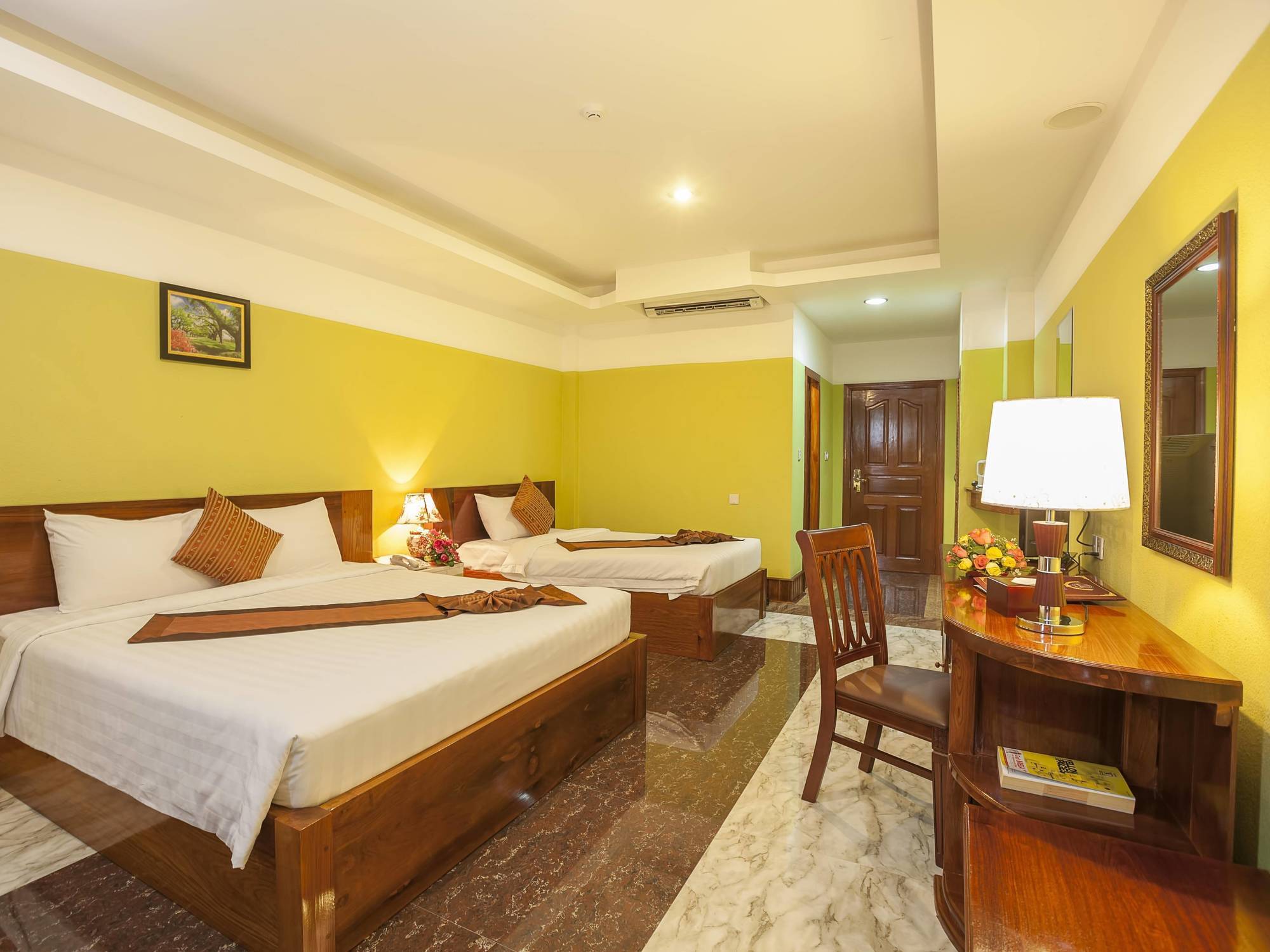 High Sky Hotel Phnom Penh Exterior foto