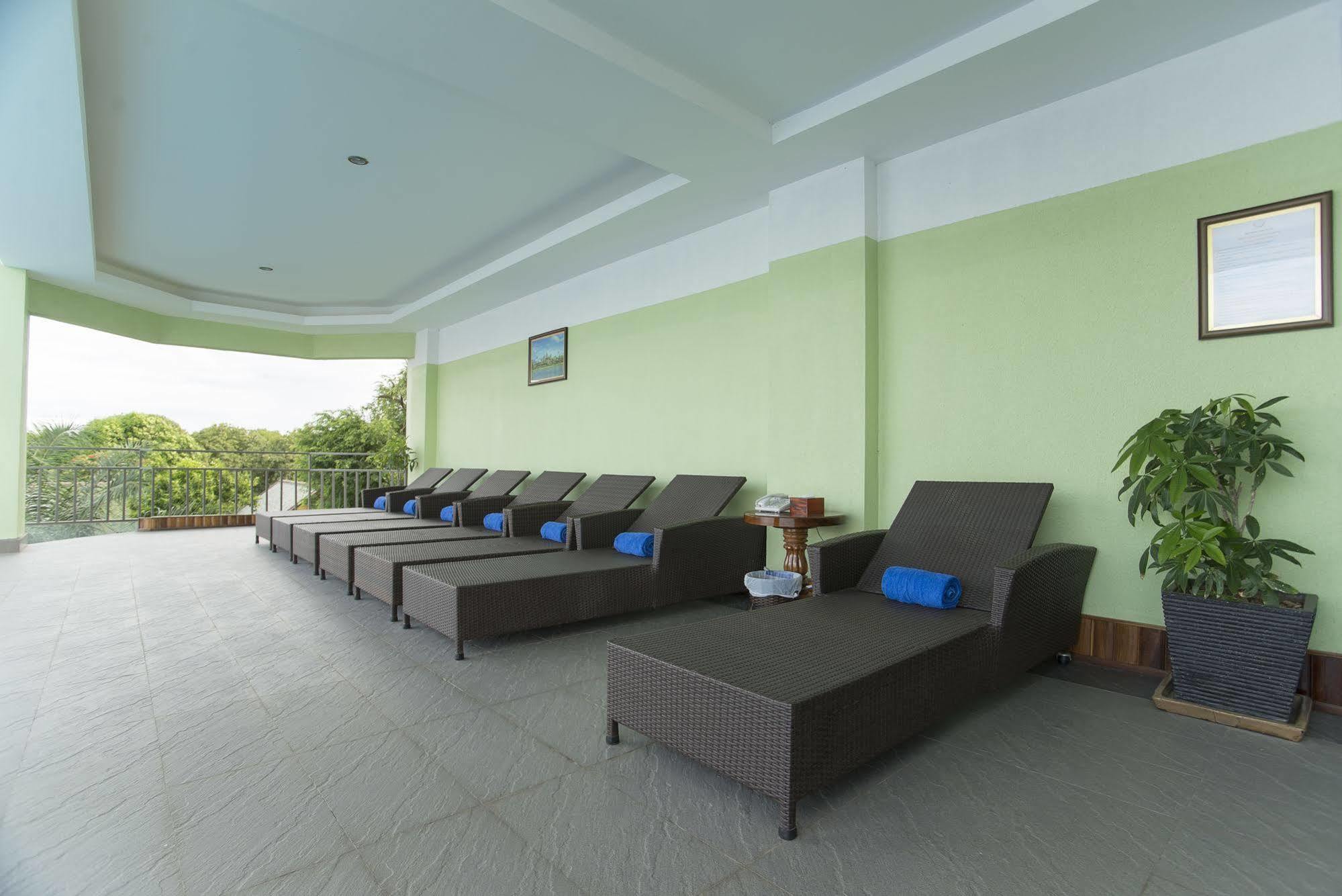 High Sky Hotel Phnom Penh Exterior foto